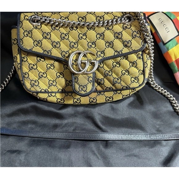 Gucci Marmont Women's Shoulder Bag - Picture 4 of 15
